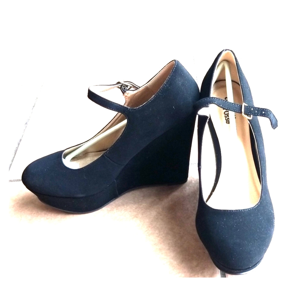 Suede black wedge heels.